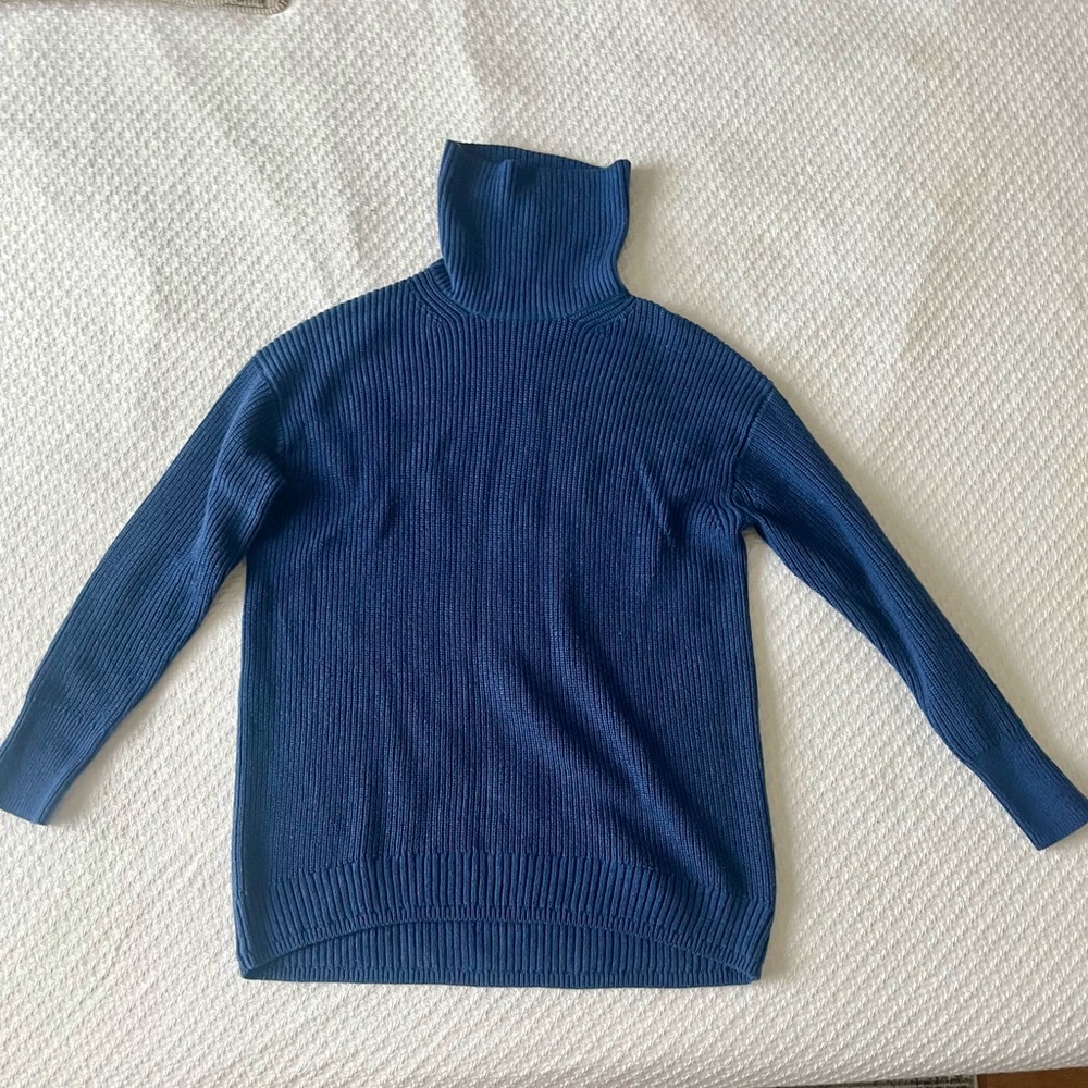 J. Crew turtleneck sweater. Size xs.